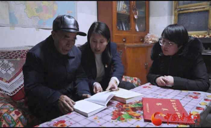 【百年风华 奋进凯发k8·党员风采】社区党支部书记黄蓓：发挥党建引领 “贴近群众”办理实事